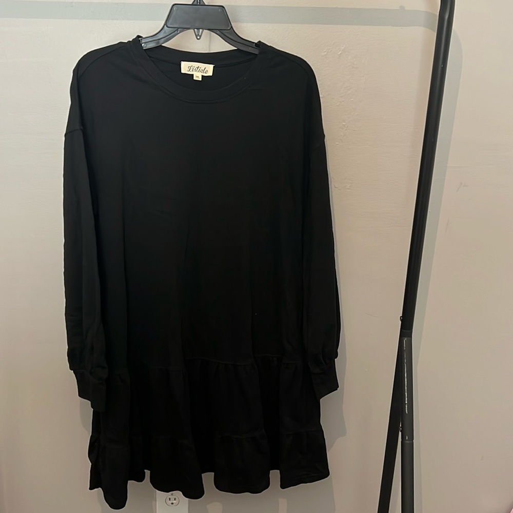 Black listicle dress